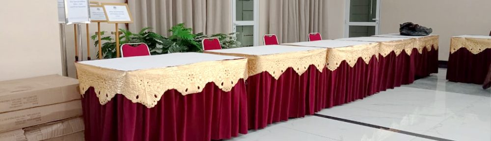 Rental Kursi Dan Meja Kotak Poni Gold Conventipon hall Jakarta