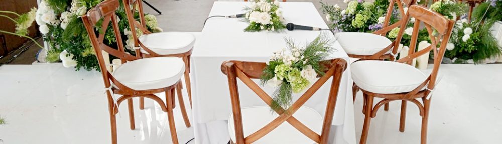 Sewa Kursi Crossback Kayu Luxury untuk Event Eksklusif di Jakarta