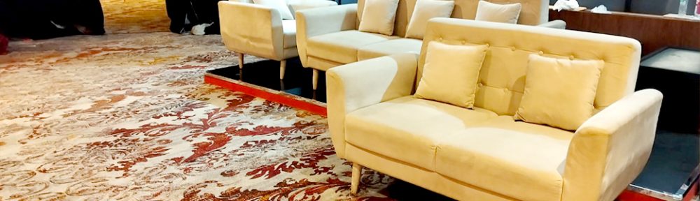 Sewa Sofa Minimalis Kaki Kayu Warna Coklat Susu Jakarta untuk Event Elegan
