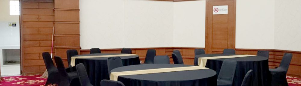 Sewa Kursi dan Round Table Cover Hitam Event Gria Antam Jakarta Profesional dan Elegan