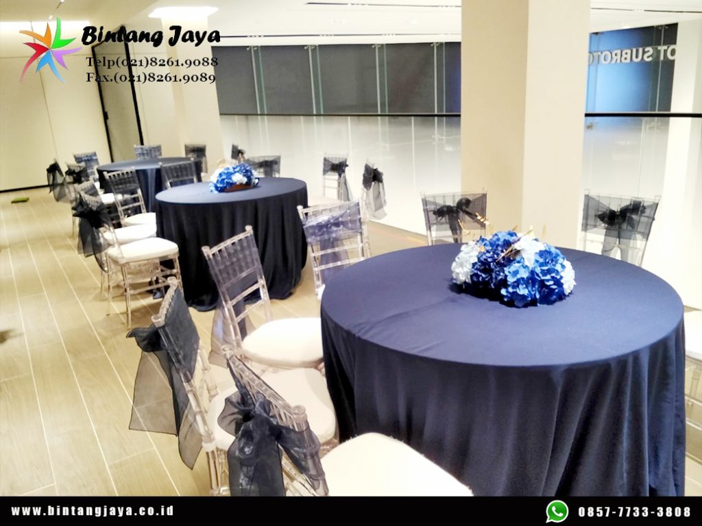 Jasa Sewa Meja Bulat Cover Tebar Hitam dan Kursi Acrylic Bandung untuk Event Premium
