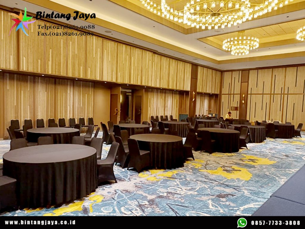 Jasa Sewa Meja Bulat Cover Tebar Hitam dan Kursi Acrylic Bandung untuk Event Premium