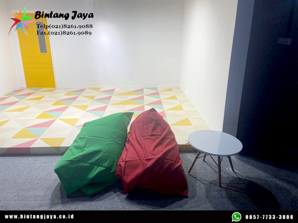 Sewa Sofa Studio, Meja Retro, Kursi, Meja Bar Bean Bag Jakarta untuk Event Stylish
