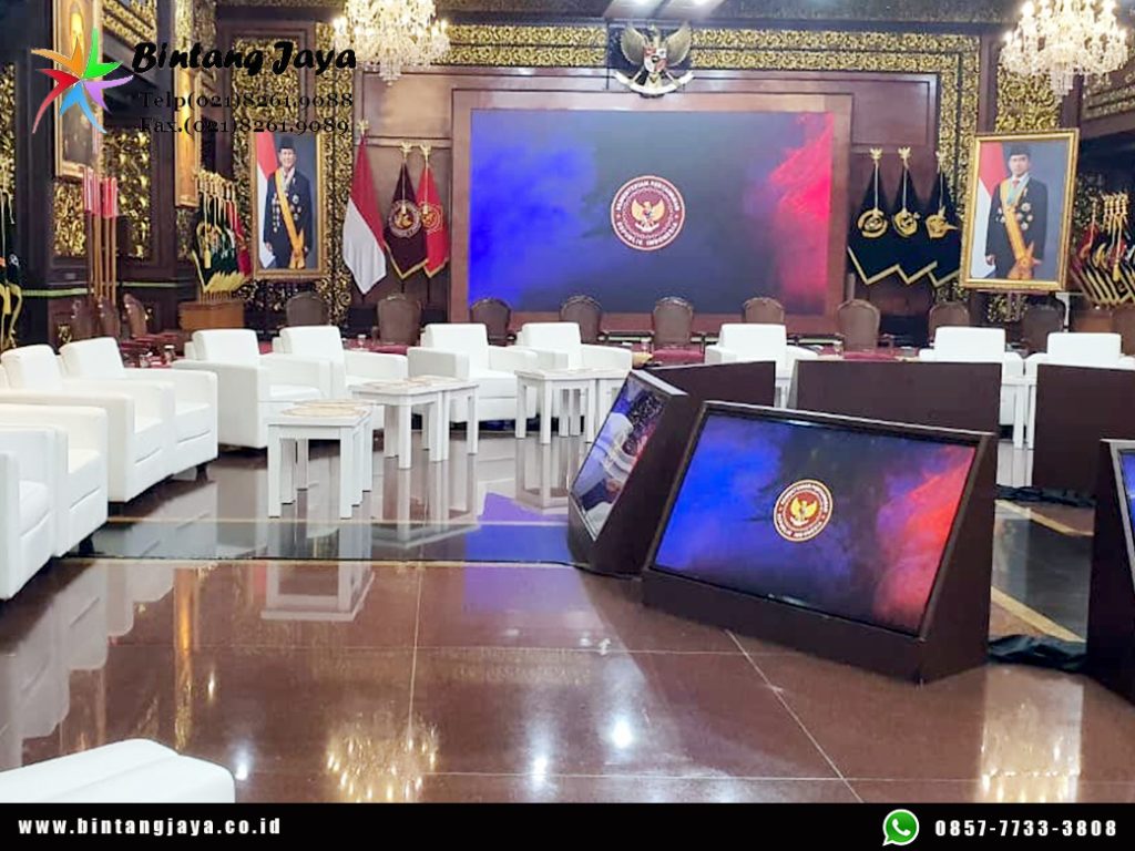 Sewa Meja Sudut Putih untuk Melengkapi Sofa Lounge Event