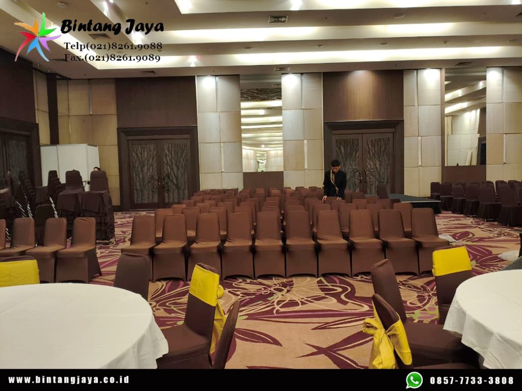 Jasa Sewa Kursi Cover Ketat Cokelat Jakarta untuk Event Formal dan Gathering