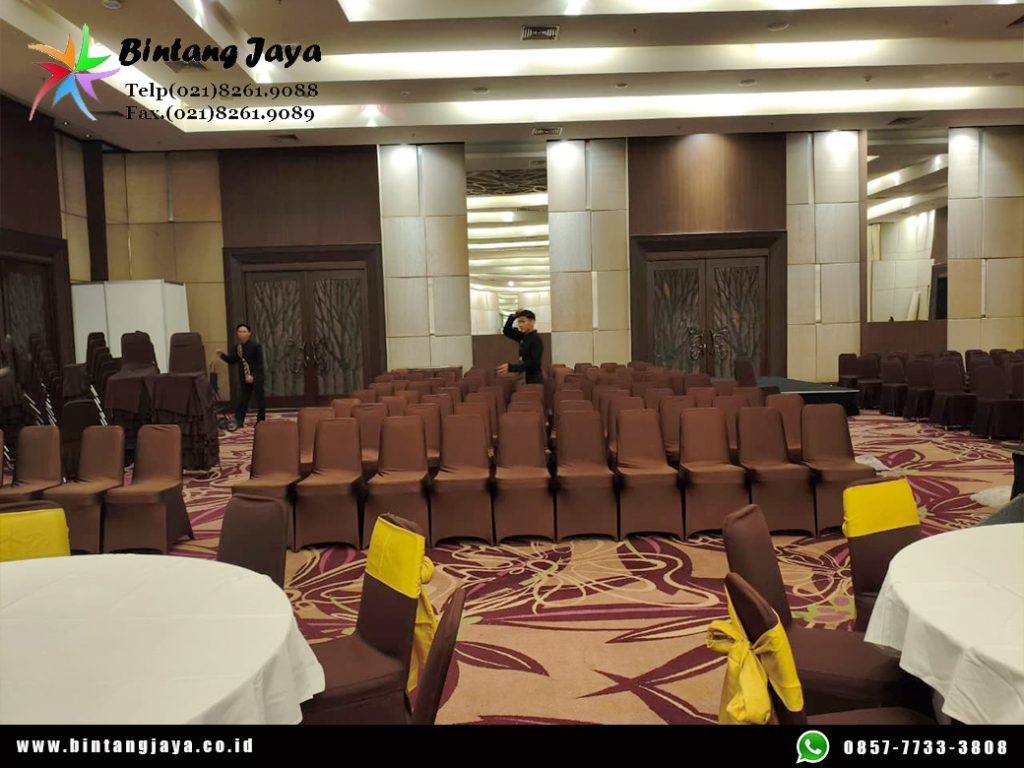 Jasa Sewa Kursi Cover Ketat Cokelat Jakarta untuk Event Formal dan Gathering