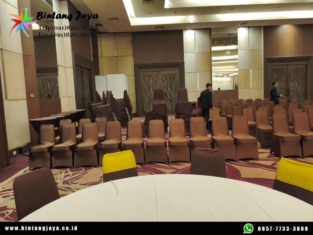 Jasa Sewa Kursi Cover Ketat Cokelat Jakarta untuk Event Formal dan Gathering