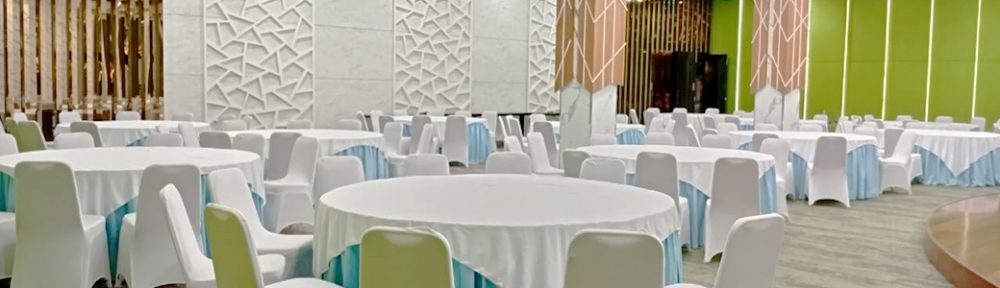 Rental Round Table dan Kursi Event Cover Putih untuk Berbagai Acara