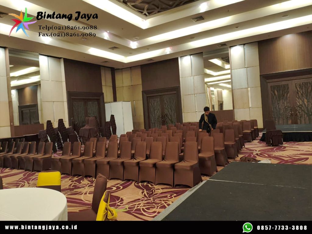 Jasa Sewa Kursi Cover Ketat Cokelat Jakarta untuk Event Formal dan Gathering