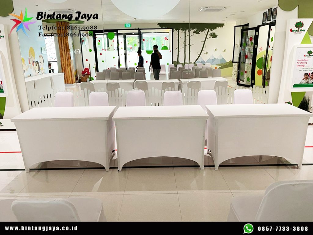 Sewa Meja Kotak Putih Stretch Jakarta untuk Booth, Registrasi, dan Seminar