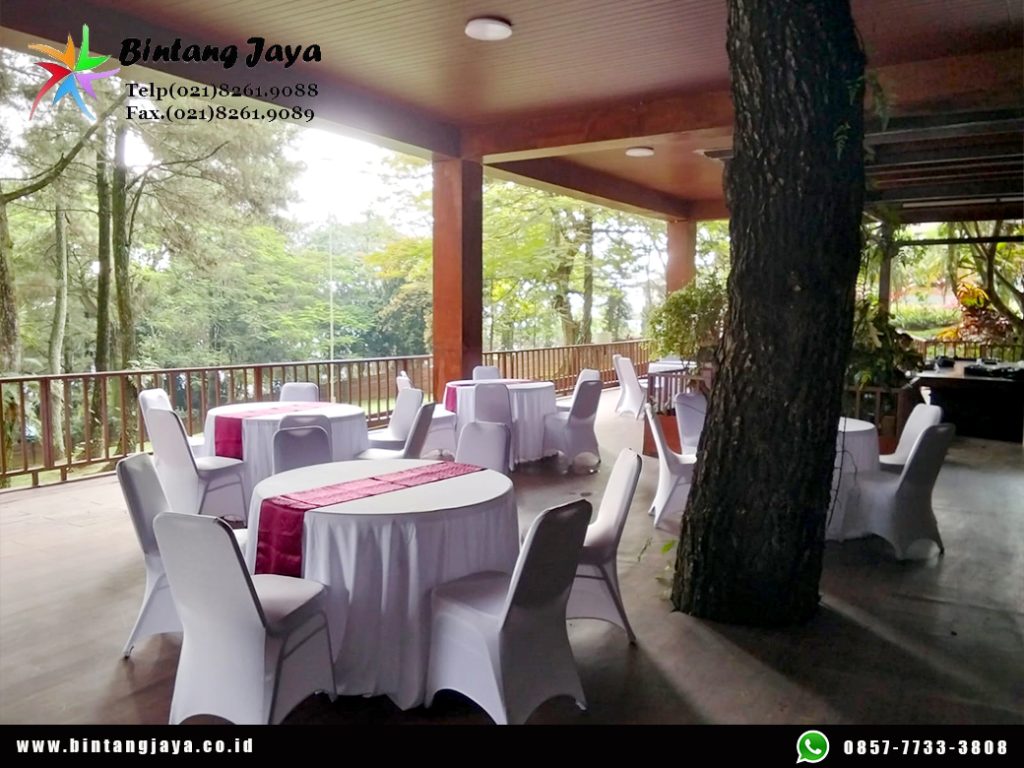 Sewa Kursi Event Sarung Putih dan Meja Bundar Hambalang untuk Tampilan Rapi & Elegan
