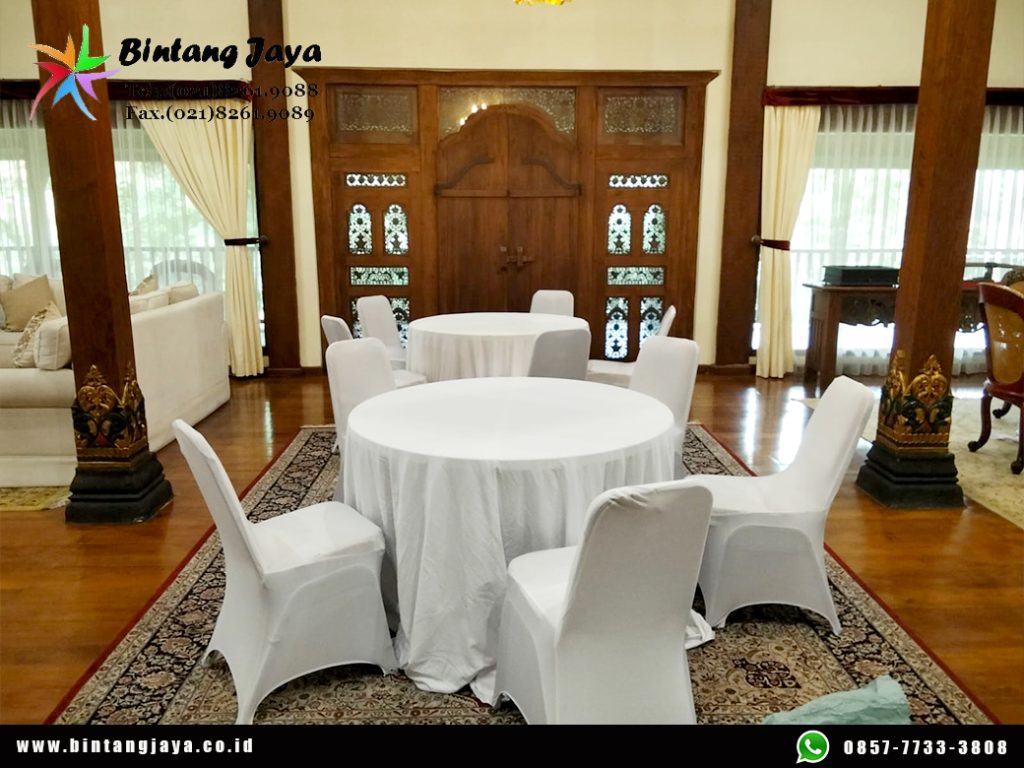 Sewa Kursi Event Sarung Putih dan Meja Bundar Hambalang untuk Tampilan Rapi & Elegan