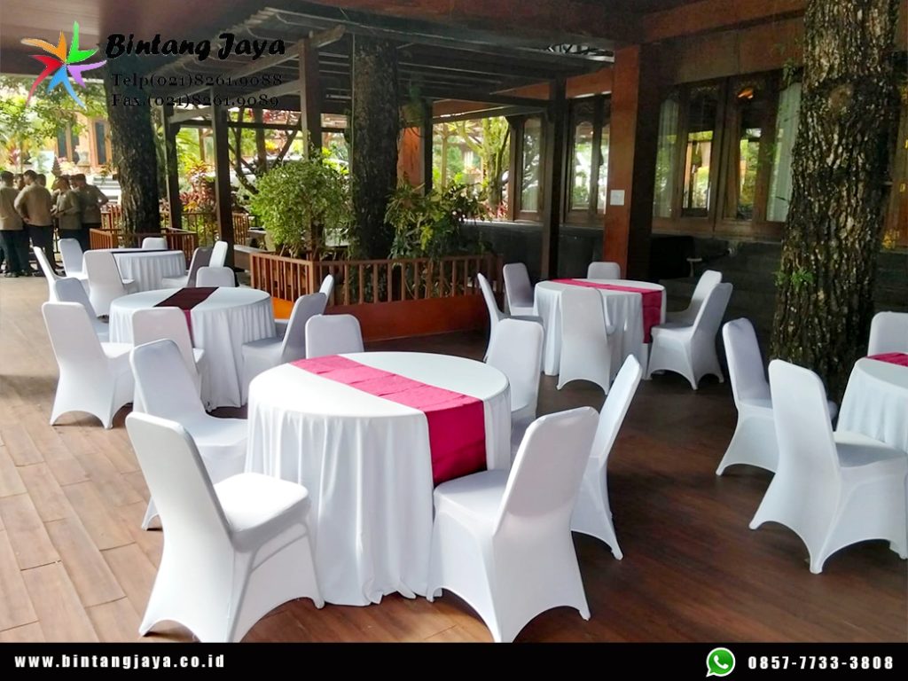 Sewa Kursi Event Sarung Putih dan Meja Bundar Hambalang untuk Tampilan Rapi & Elegan