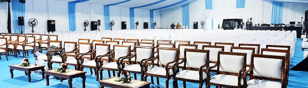 Sewa Kursi Kayu VIP untuk Area Lounge dan Tamu Kehormatan