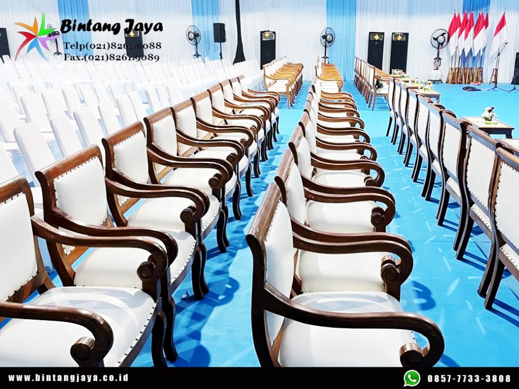 Sewa Kursi Kayu VIP untuk Area Lounge dan Tamu Kehormatan