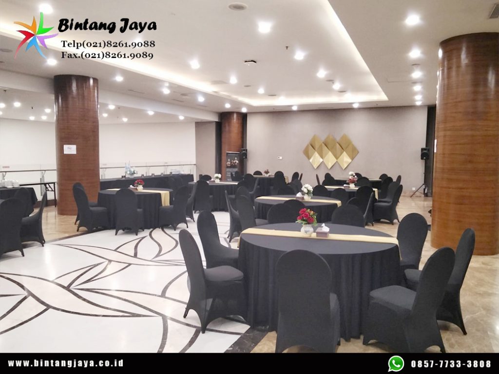Sewa Round Table dan Kursi Cover Hitam Event HK Tower untuk Acara yang Elegan dan Profesional
