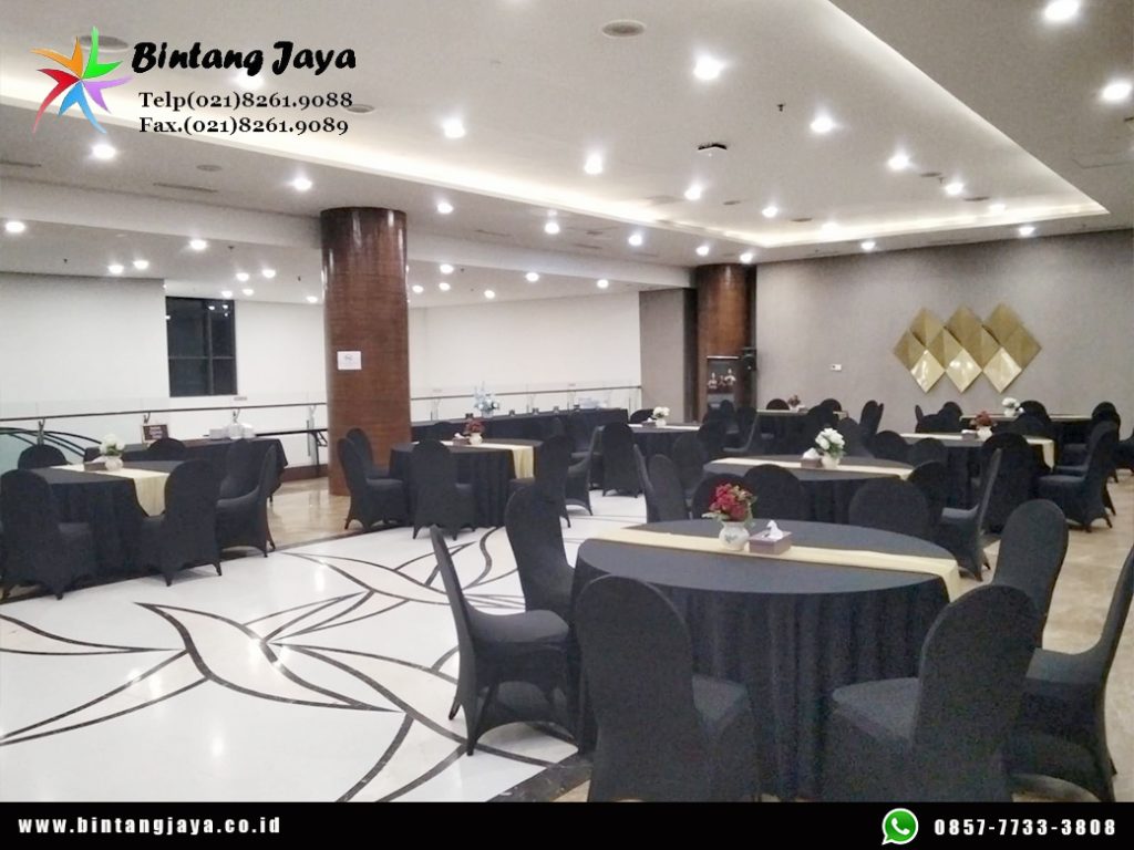 Sewa Round Table dan Kursi Cover Hitam Event HK Tower untuk Acara yang Elegan dan Profesional
