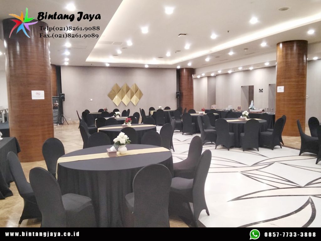Sewa Round Table dan Kursi Cover Hitam Event HK Tower untuk Acara yang Elegan dan Profesional