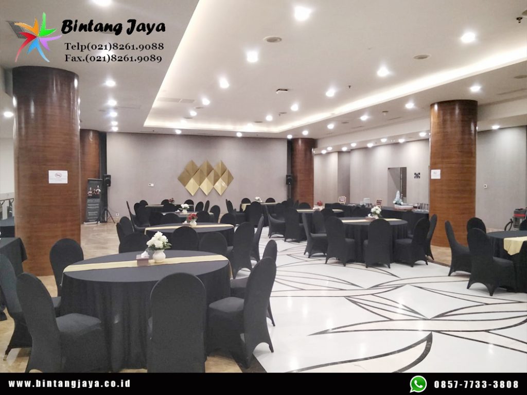Sewa Round Table dan Kursi Cover Hitam Event HK Tower untuk Acara yang Elegan dan Profesional