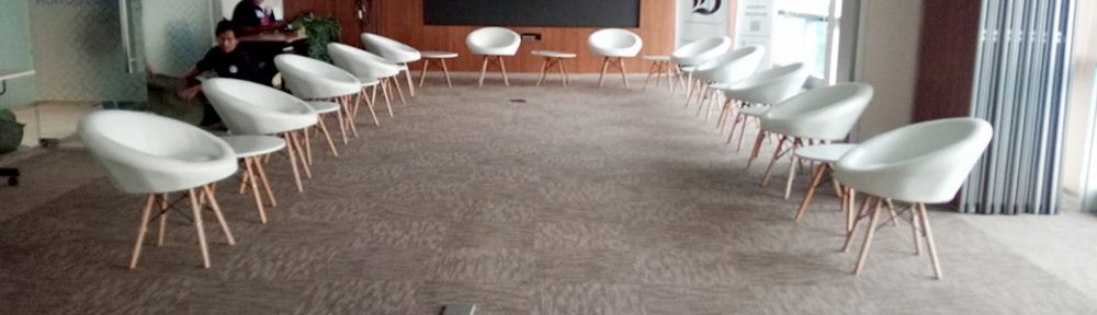 Rental Sofa Queen Putih Jakarta
