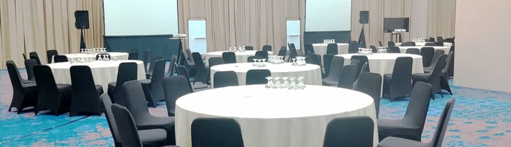 sewa meja bulat kursi event cover hitam Senayan Park Jakarta Pusat