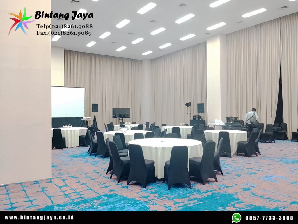 sewa meja bulat kursi event cover hitam Senayan Park Jakarta Pusat