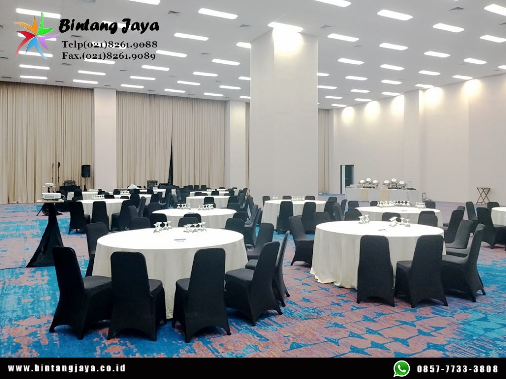 sewa meja bulat kursi event cover hitam Senayan Park Jakarta Pusat