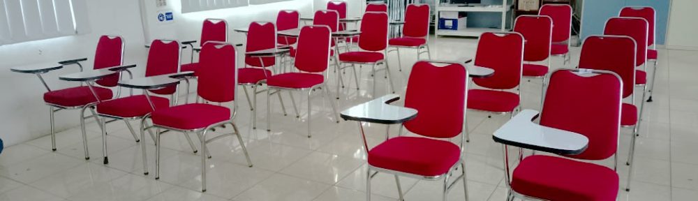 Sewa Kursi Kuliah Merah untuk Seminar, Sertifikasi, dan Kegiatan Pelatihan