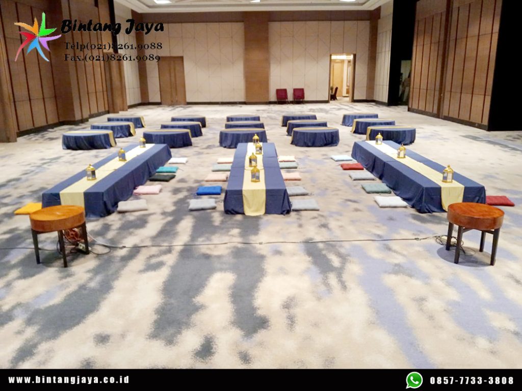 Sewa Meja Lesehan Premium dengan Cover dan Runner Eksklusif