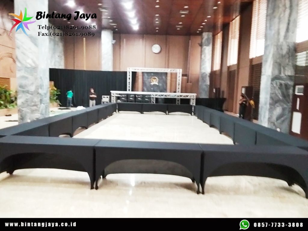 Sewa Meja IBM 180x45cm Area Depok untuk Berbagai Kebutuhan Event