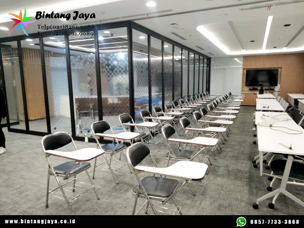 Sewa Kursi Kuliah Jakarta dengan Meja Tulis yang Praktis dan Kokoh