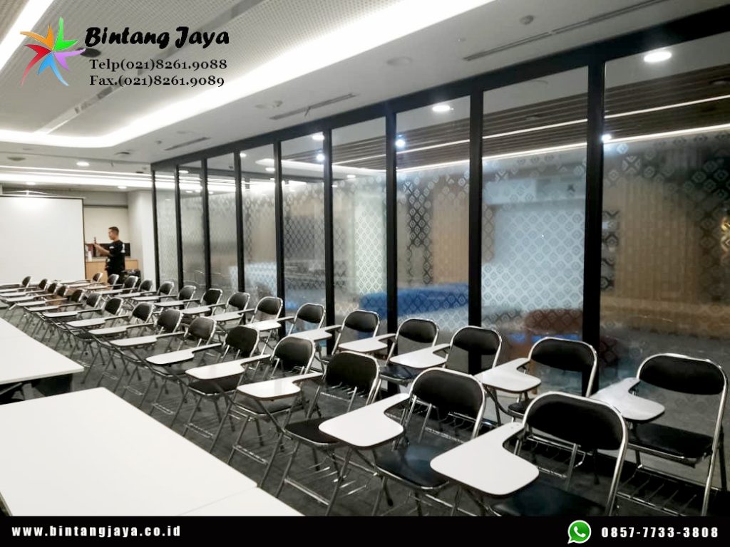 Sewa Kursi Kuliah Jakarta dengan Meja Tulis yang Praktis dan Kokoh