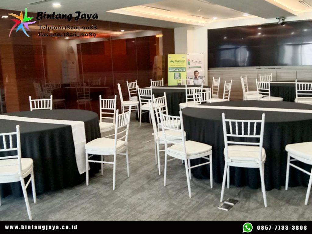 Sewa Round Table dan Kursi Tiffany Putih Kuningan Jaksel untuk Area Dining yang Elegan