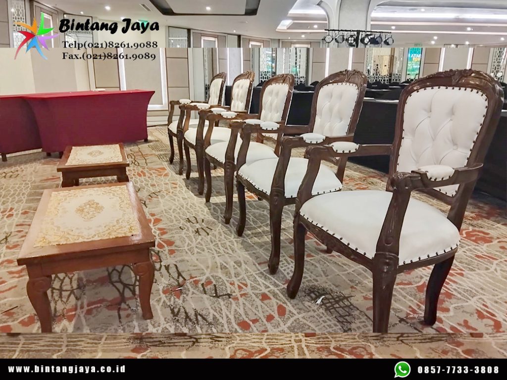 Sewa Meja Kayu VIP Jakarta dengan Desain Estetik dan Premium