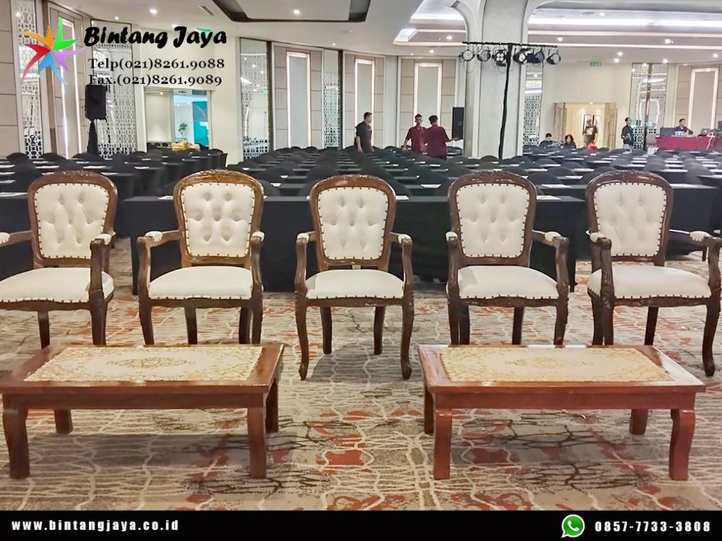 Sewa Meja Kayu VIP Jakarta dengan Desain Estetik dan Premium