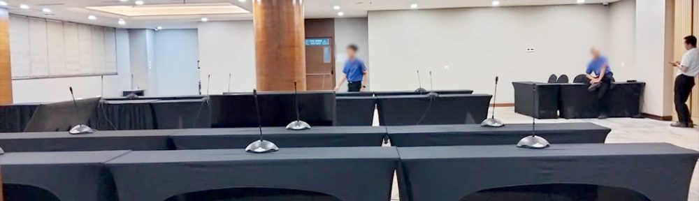 Sewa Meja IBM 180x45 cm Taplak Hitam Ketat Bogor untuk Event yang Profesional