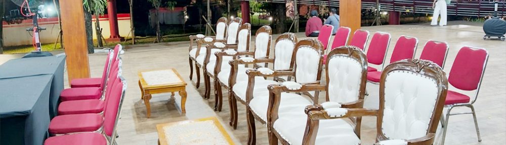 Sewa Bangku VIP Kayu atau Arm Chairs Jakarta untuk Area Tamu Kehormatan