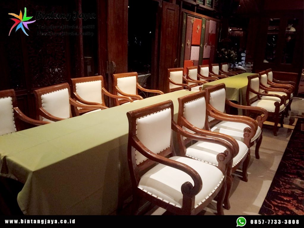 Sewa Bangku VIP Kayu atau Arm Chairs Jakarta untuk Area Tamu Kehormatan