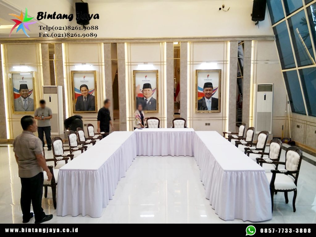 Rental Meja Kotak Taplak Putih, Kursi Arm Chairs Depok untuk Area VIP yang Elegan