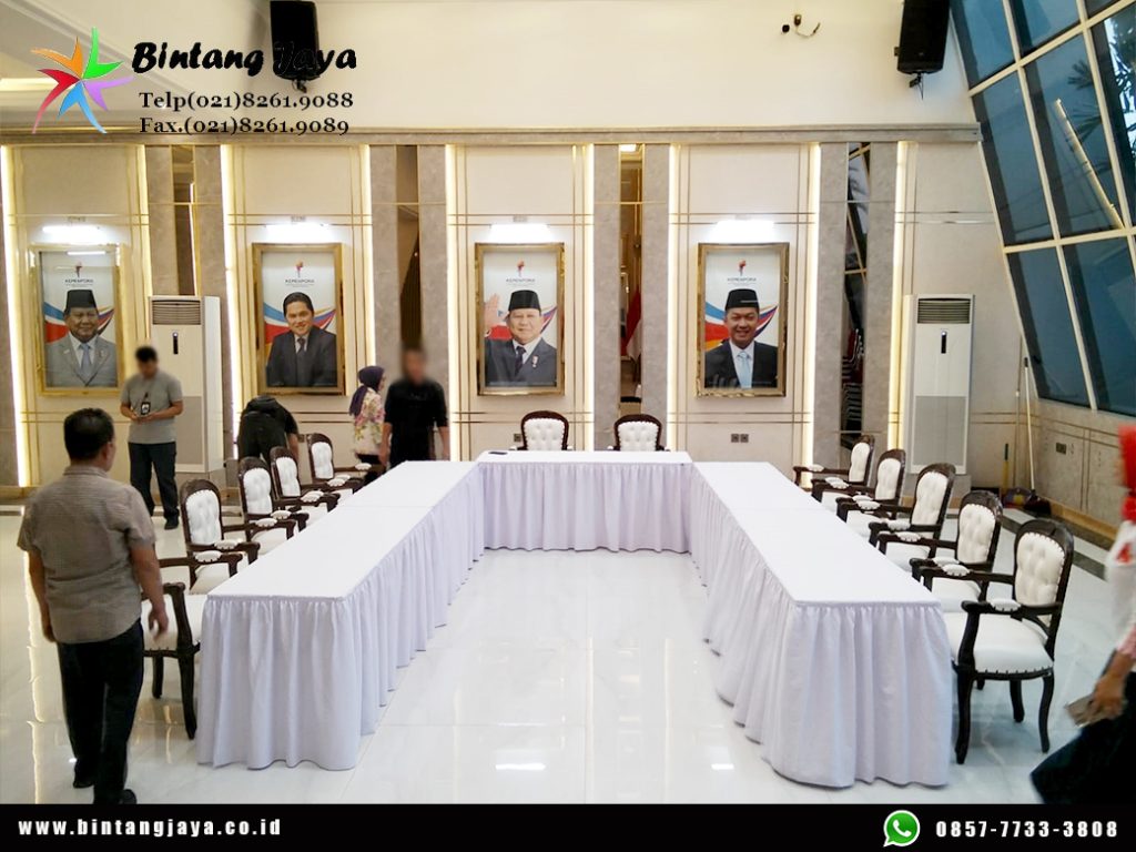 Rental Meja Kotak Taplak Putih, Kursi Arm Chairs Depok untuk Area VIP yang Elegan