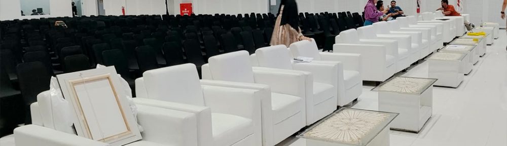 Sewa Kursi Sofa Putih Meja VIP Kaca Karawang 087885377555