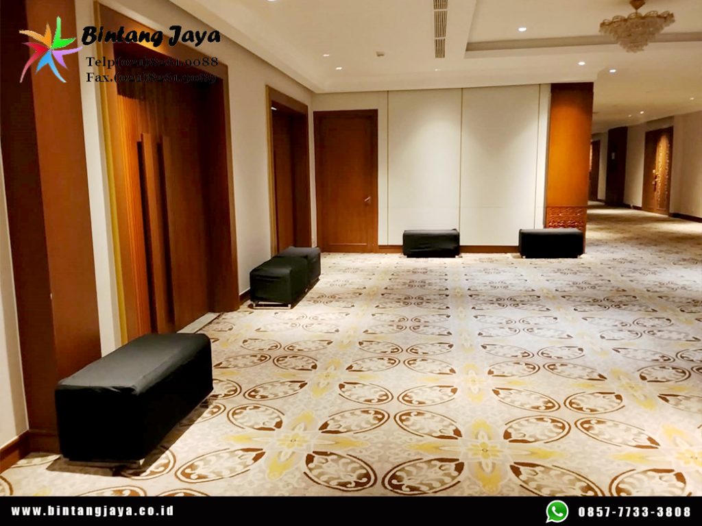 Sewa Puff Double Seater Hitam Jakarta untuk Area Lounge yang Stylish