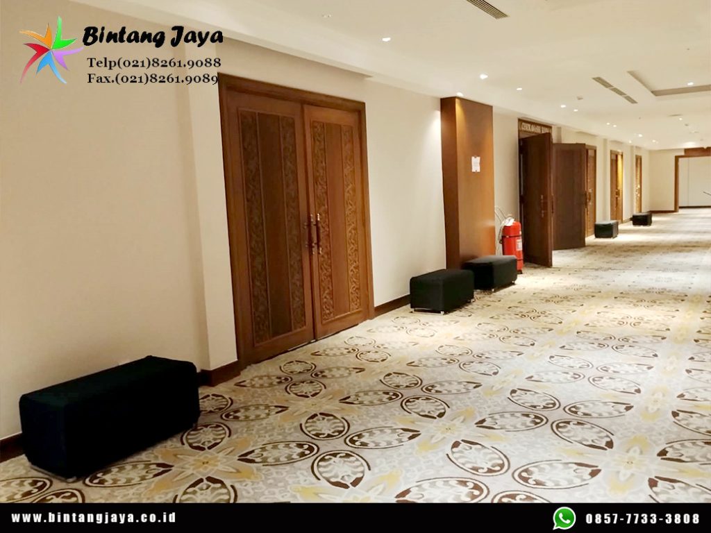 Sewa Puff Double Seater Hitam Jakarta untuk Area Lounge yang Stylish