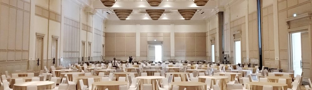 Sewa Meja Bundar Plus Taplak Gold Event Gedung Tribrata