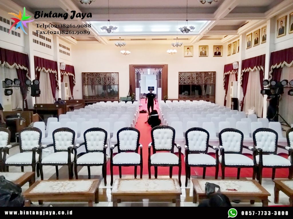 Sewa Arm Chairs, Karpet, Kursi Cover Putih Bogor 087885377555 untuk Venue Lebih Elegan